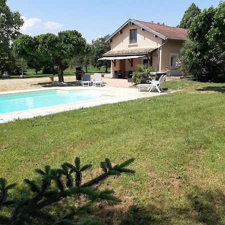 Gite A La Campagne Avec Piscine Biziat المظهر الخارجي الصورة